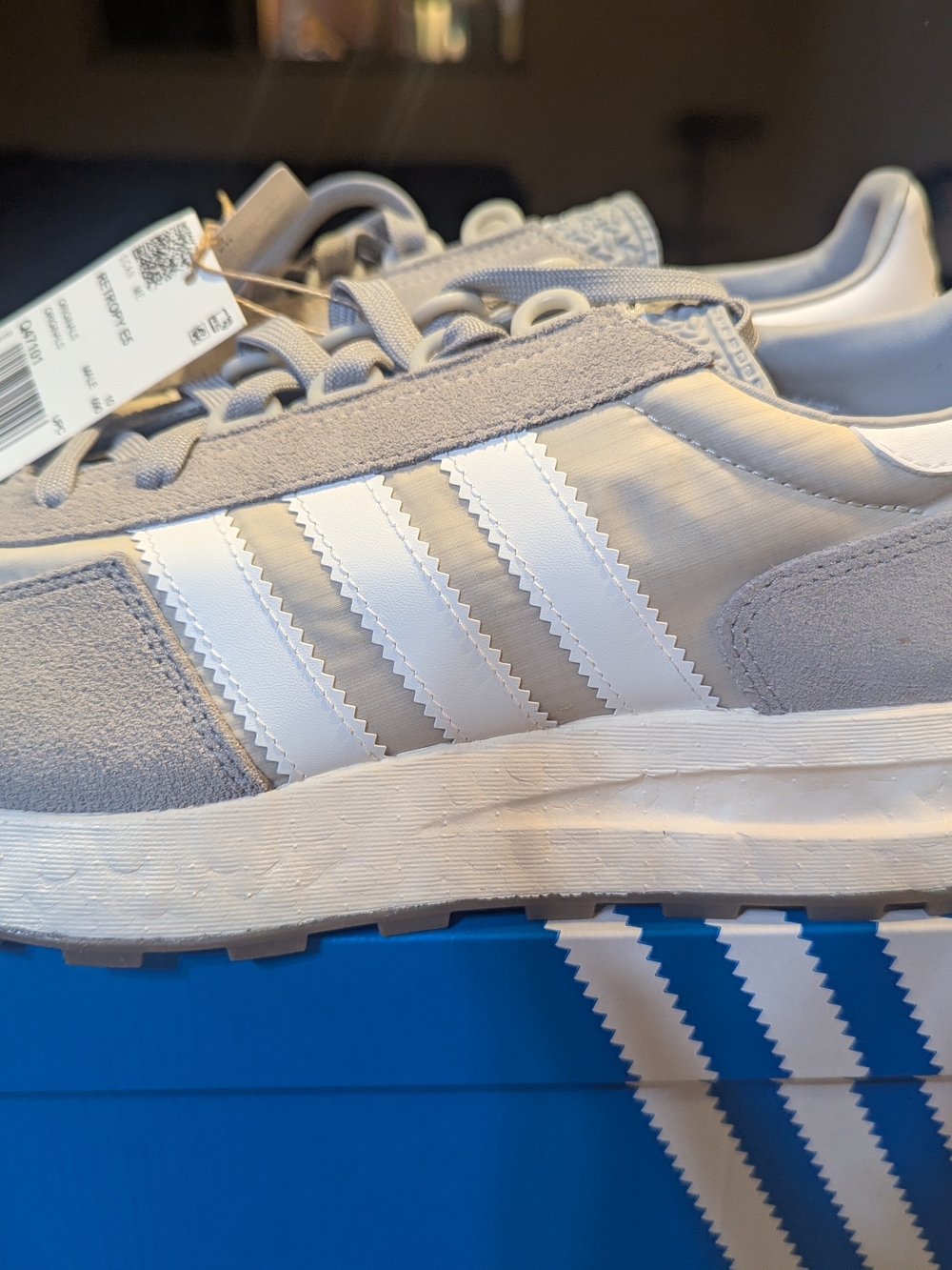 adidas Men's Light Gray Sneakers with White Stripes